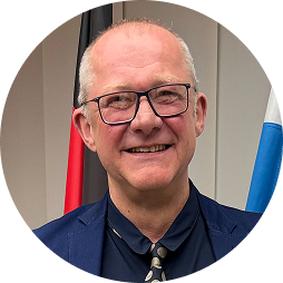 Dr. Sebastian Kirsch 